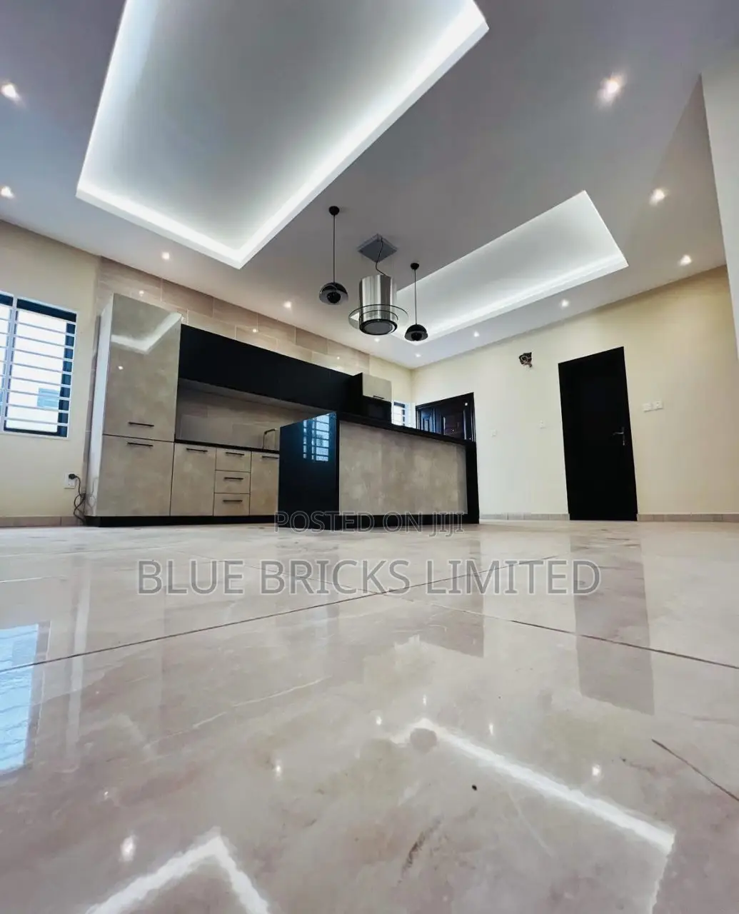 5bdrm House in Lakeside for sale