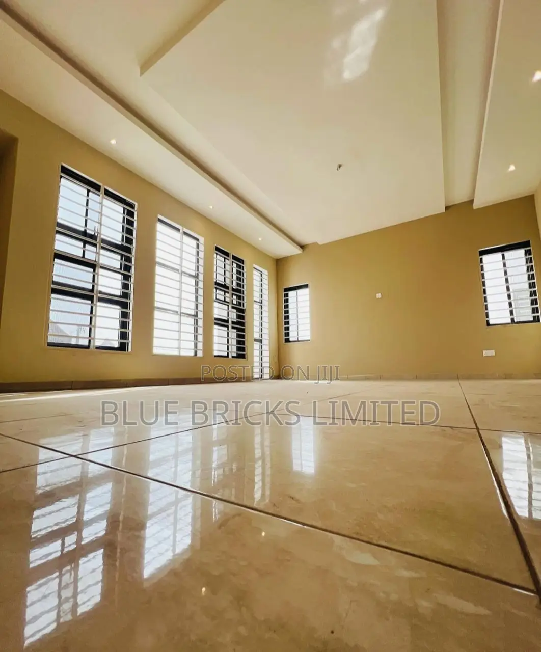 5bdrm House in Lakeside for sale