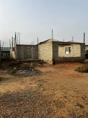 4bdrm Penthouse in Lakeside Estates, Ashaley Botwe for sale