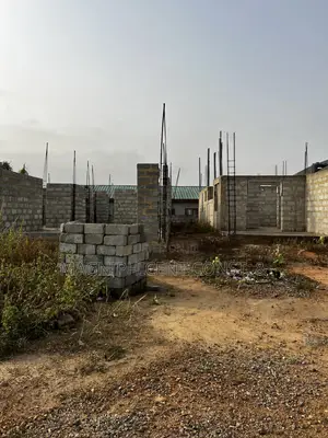 4bdrm Penthouse in Lakeside Estates, Ashaley Botwe for sale