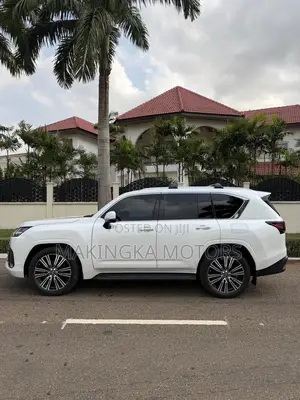 Lexus LX 600 2023 White