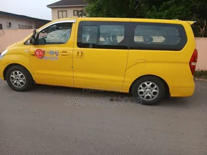 Hyundai Starex 2014 Yellow