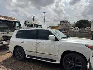 Lexus LX 2015 White