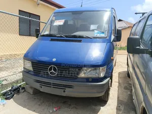 Mercedes-Benz Sprinter 2000 Blue