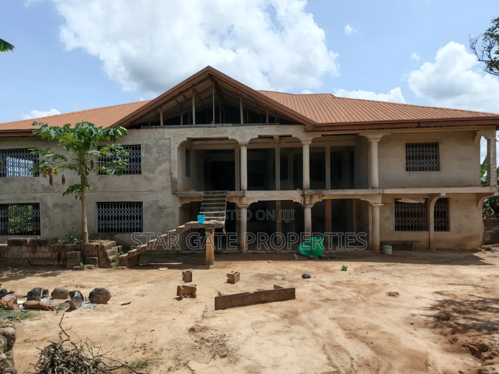 20bdrm House in Adankwaame ( Near, Kumasi Metropolitan for sale