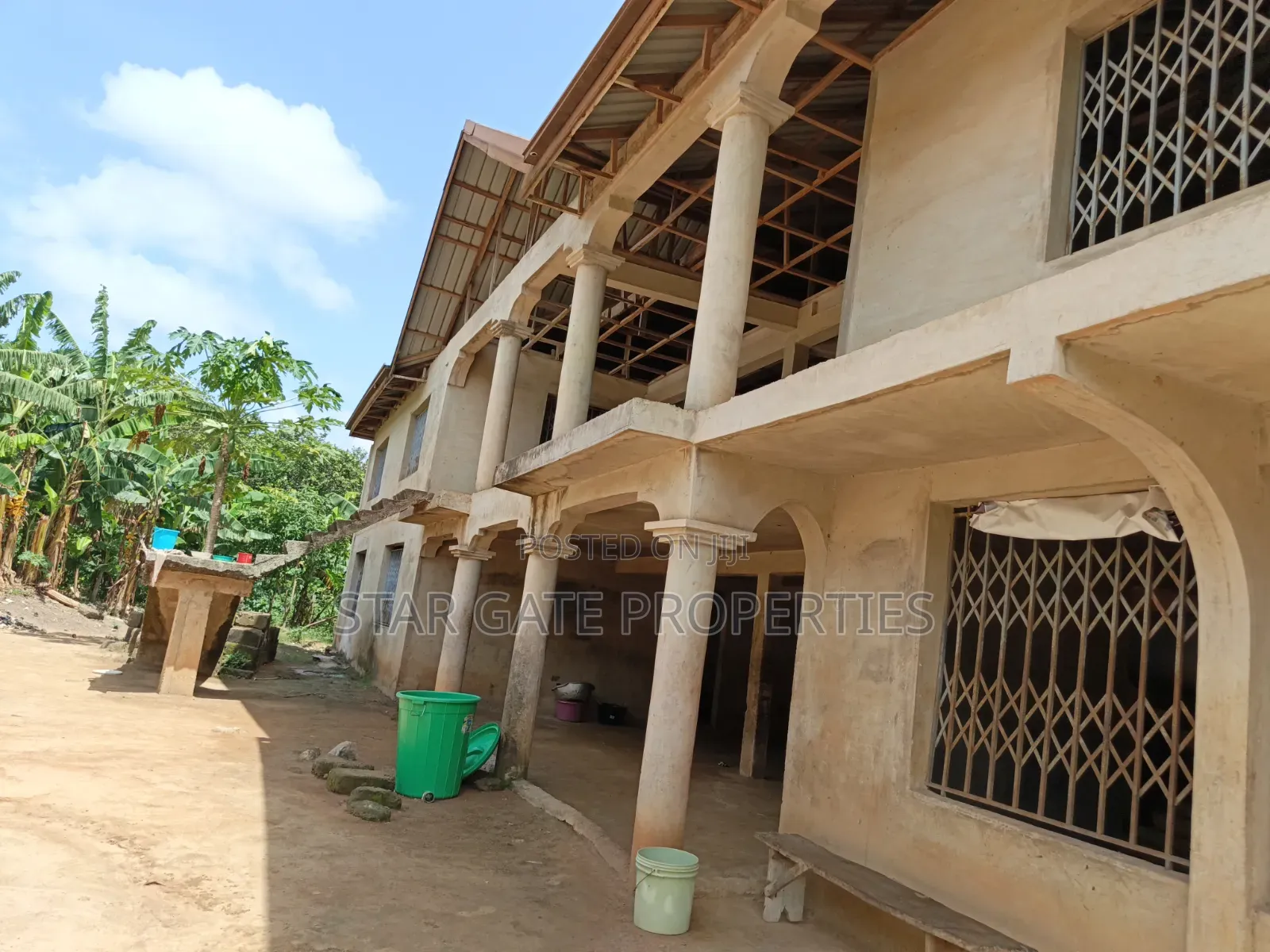 20bdrm House in Adankwaame ( Near, Kumasi Metropolitan for sale