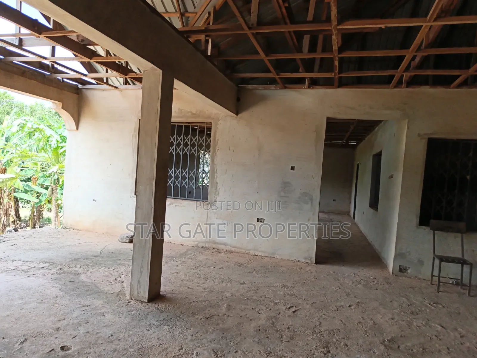 20bdrm House in Adankwaame ( Near, Kumasi Metropolitan for sale