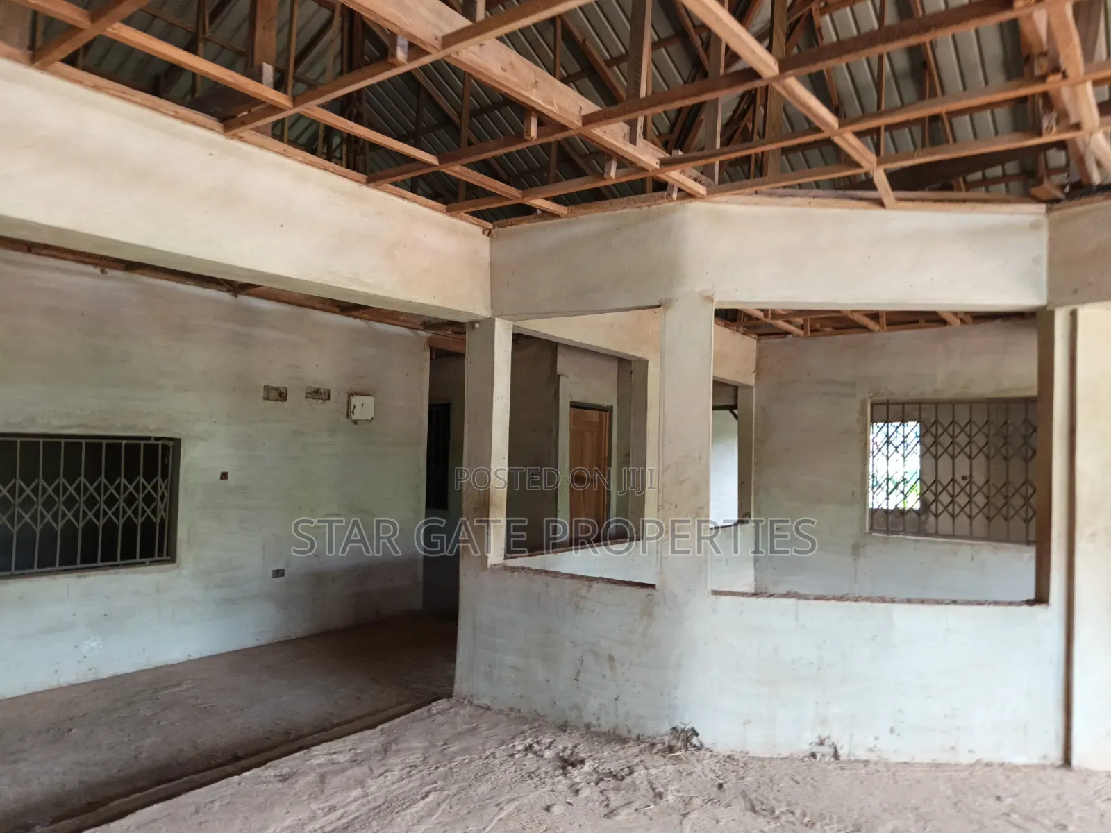 20bdrm House in Adankwaame ( Near, Kumasi Metropolitan for sale