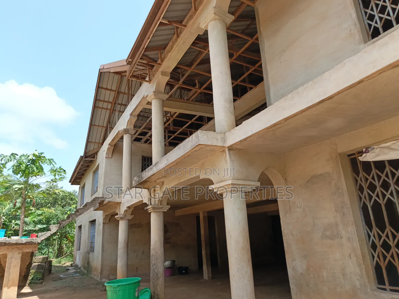 20bdrm House in Adankwaame ( Near, Kumasi Metropolitan for sale