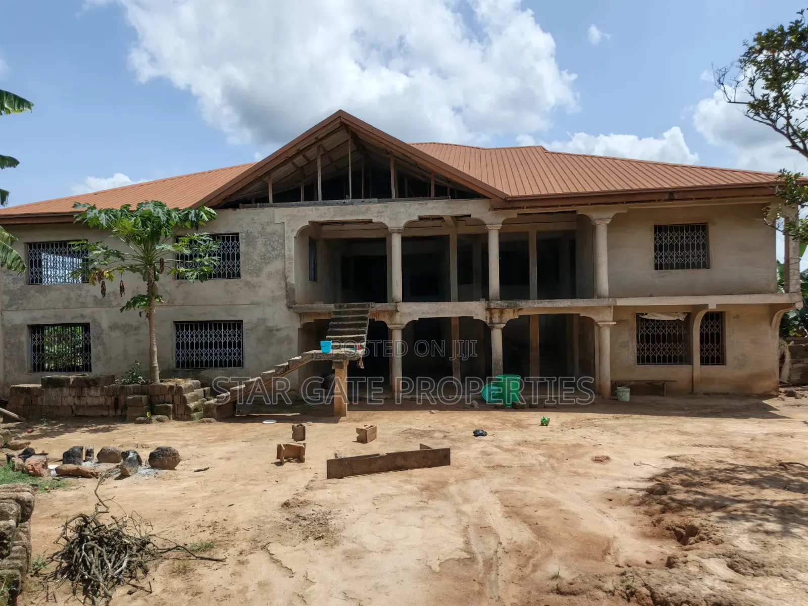 20bdrm House in Adankwaame ( Near, Kumasi Metropolitan for sale