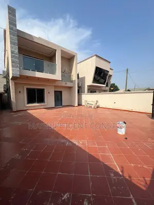 4bdrm Duplex in Lakeside Estates, Ashaley Botwe for sale