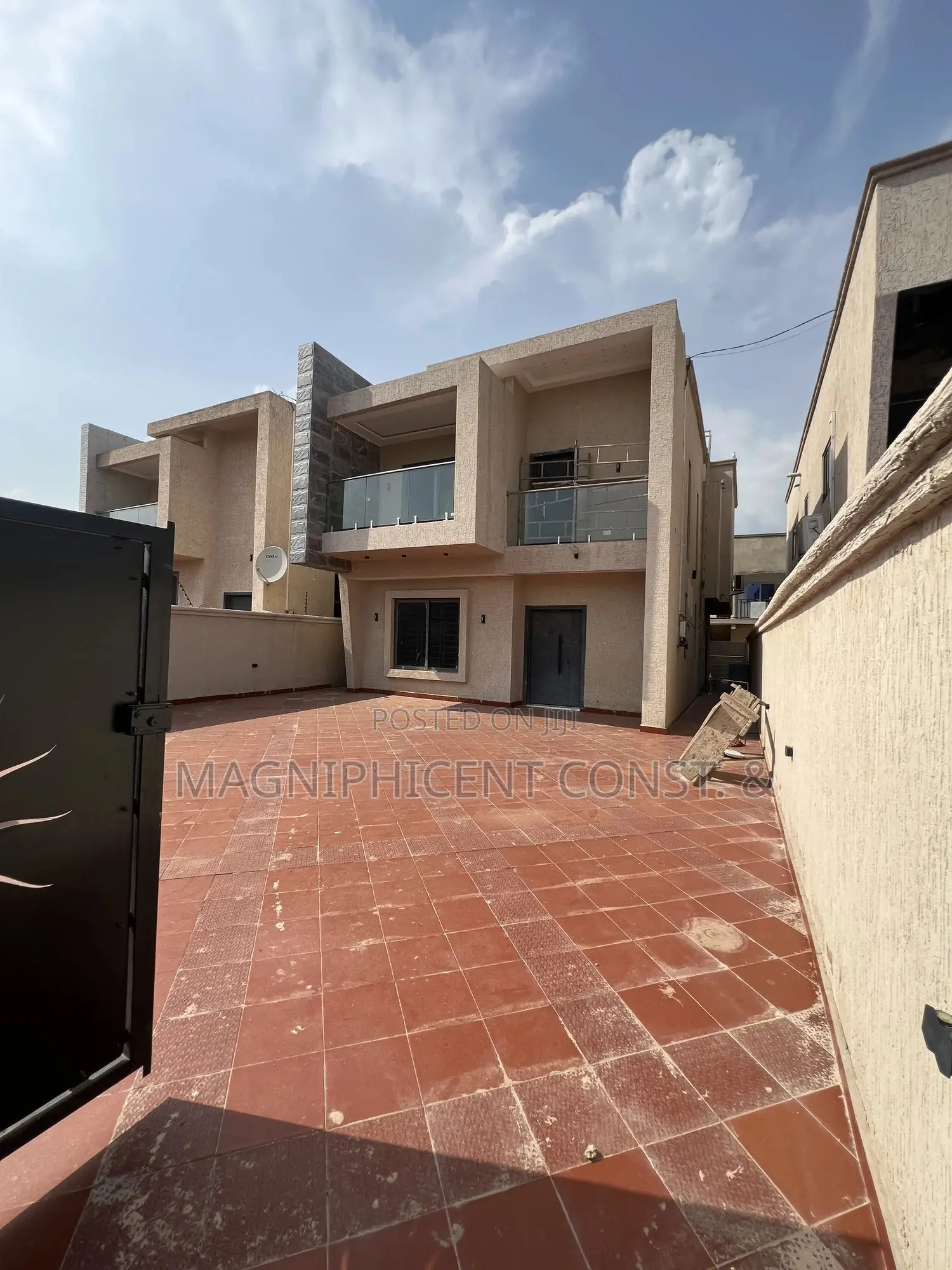 4bdrm Duplex in Lakeside Estates, Ashaley Botwe for sale