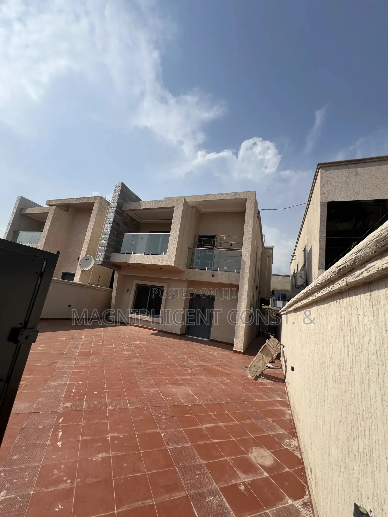 4bdrm Duplex in Lakeside Estates, Ashaley Botwe for sale