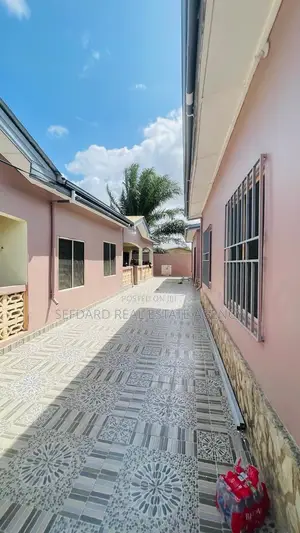 11bdrm Apartment in Sefdard Properties, Kasoa for sale