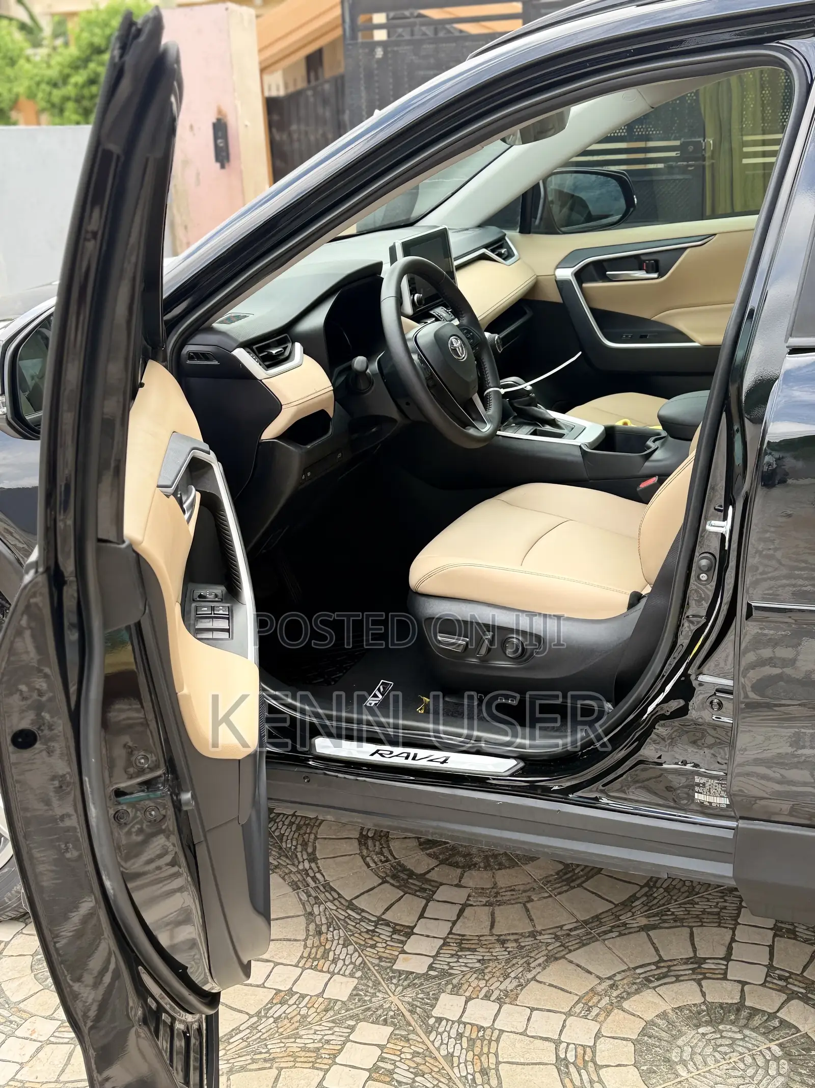 Toyota RAV4 XLE Premium 2025 Black