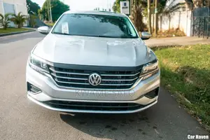 Volkswagen Passat 2021 Silver