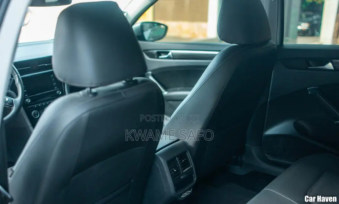 Volkswagen Passat 2021 Silver