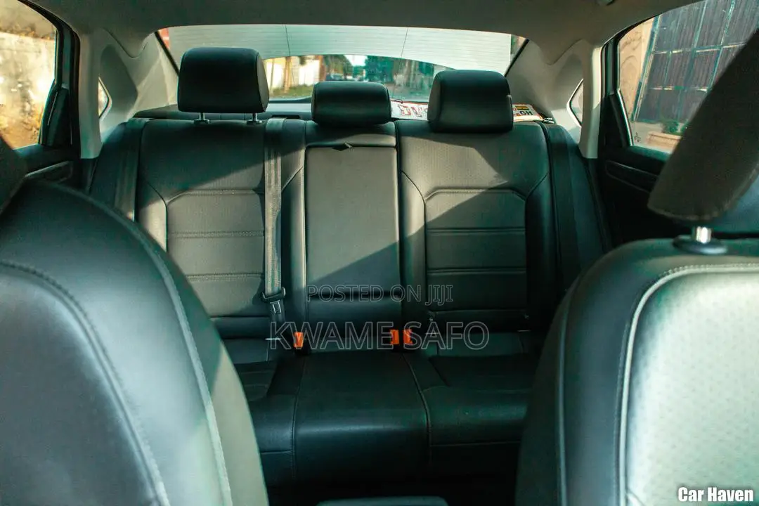 Volkswagen Passat 2021 Silver