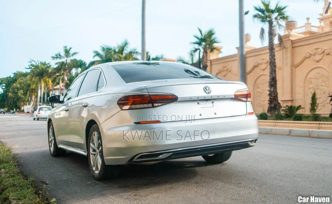 Volkswagen Passat 2021 Silver