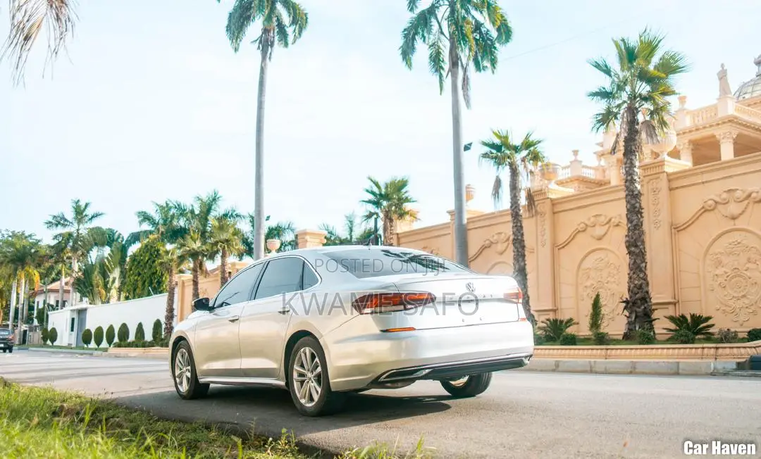 Volkswagen Passat 2021 Silver