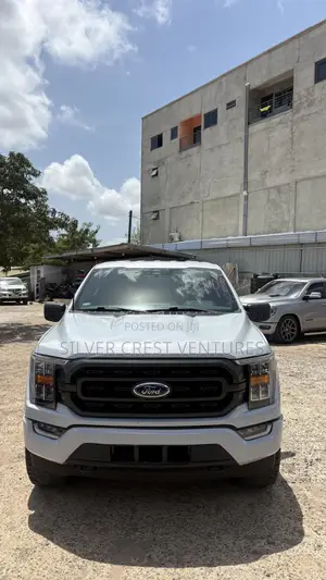 Ford F-150 XLT 2022 White