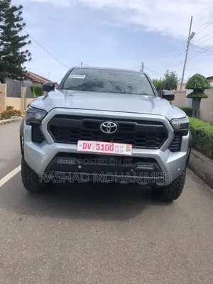 Toyota Tacoma 2024 Silver