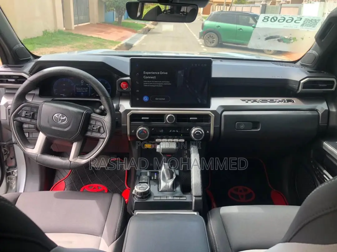 Toyota Tacoma 2024 Silver