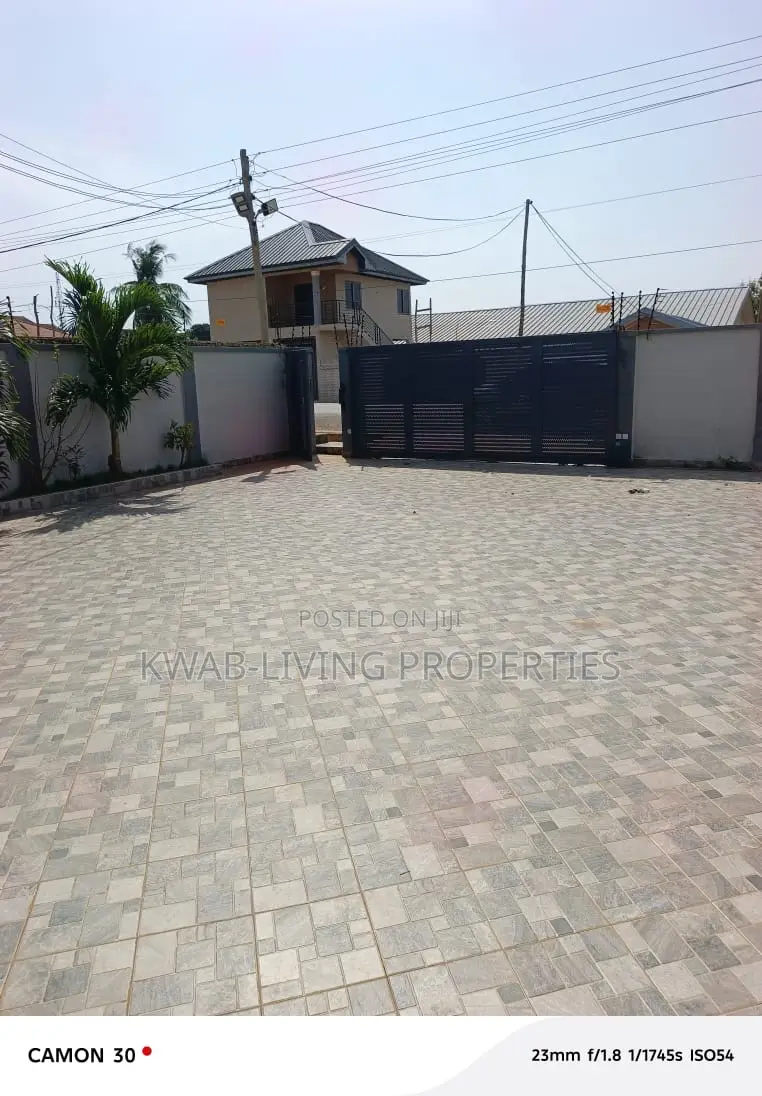 4bdrm House in Adenta for rent