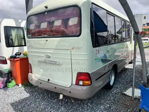 Hyundai County 2012 White