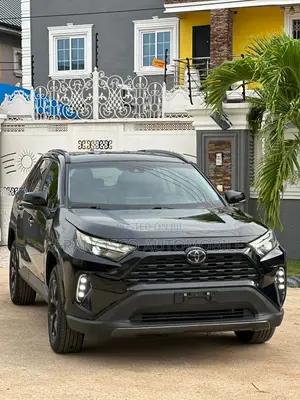 Toyota RAV4 XLE 2022 Black