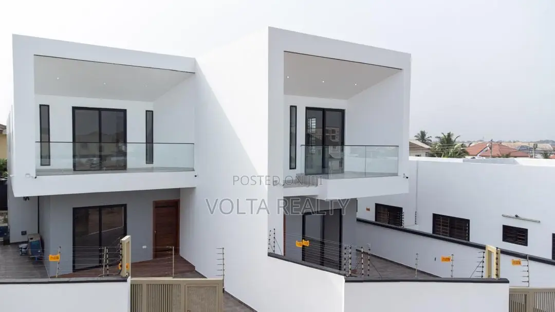Furnished 3bdrm House in Mantselux, Baatsona Total for sale