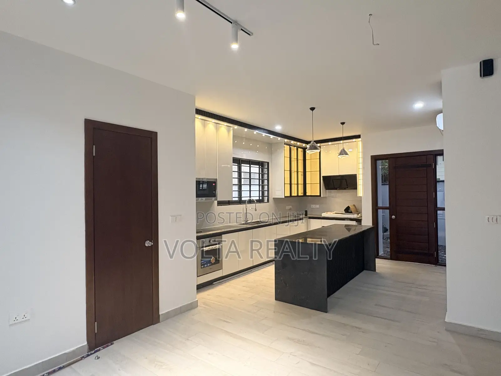Furnished 3bdrm House in Mantselux, Baatsona Total for sale