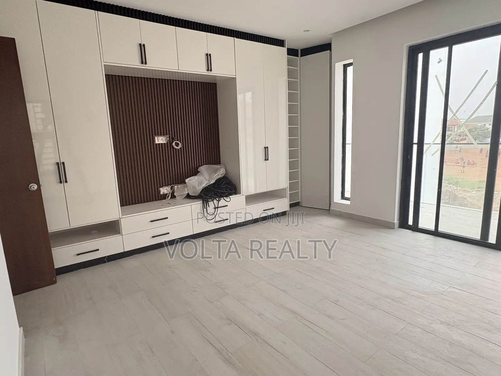 Furnished 3bdrm House in Mantselux, Baatsona Total for sale