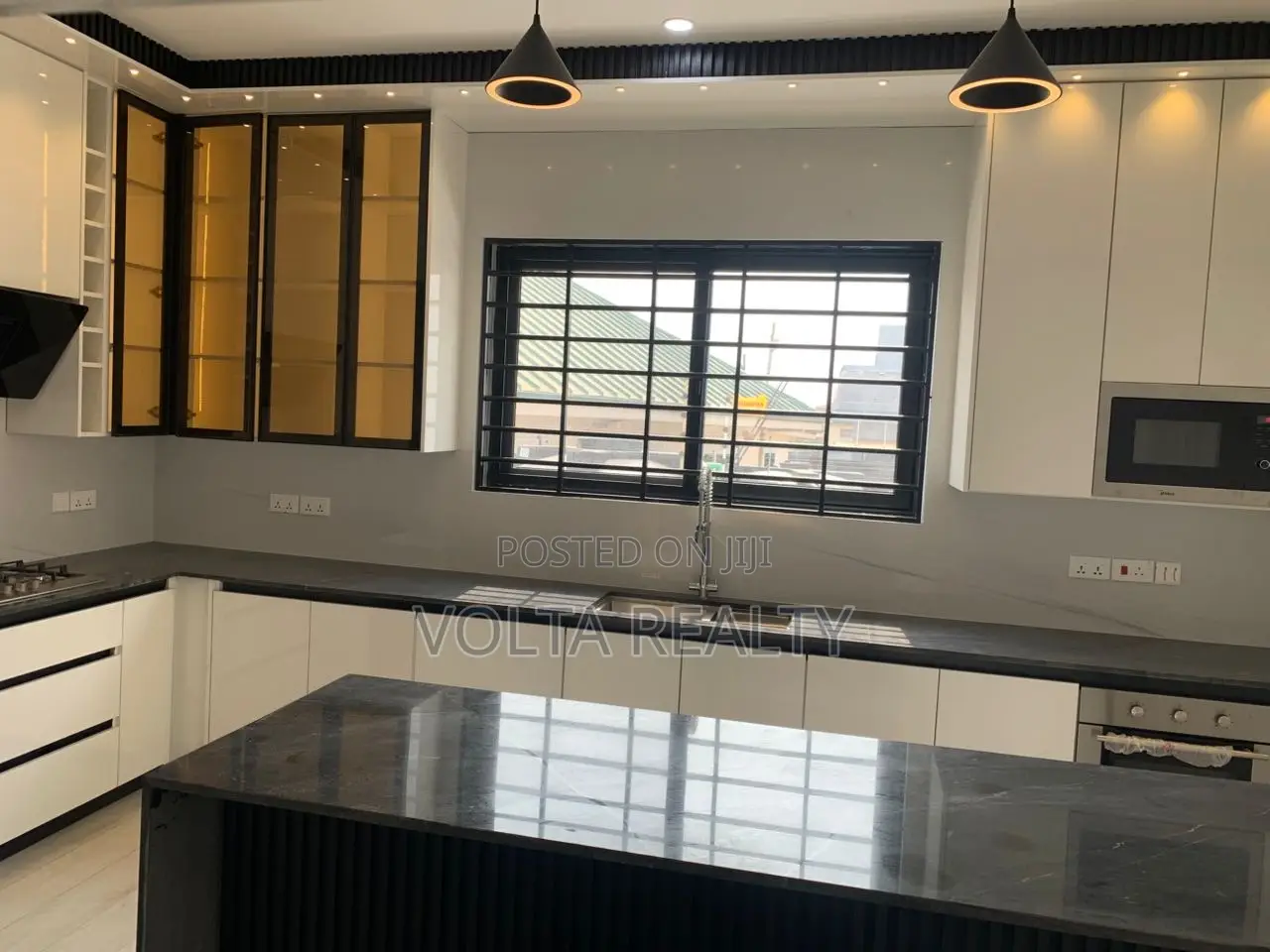 Furnished 3bdrm House in Mantselux, Baatsona Total for sale