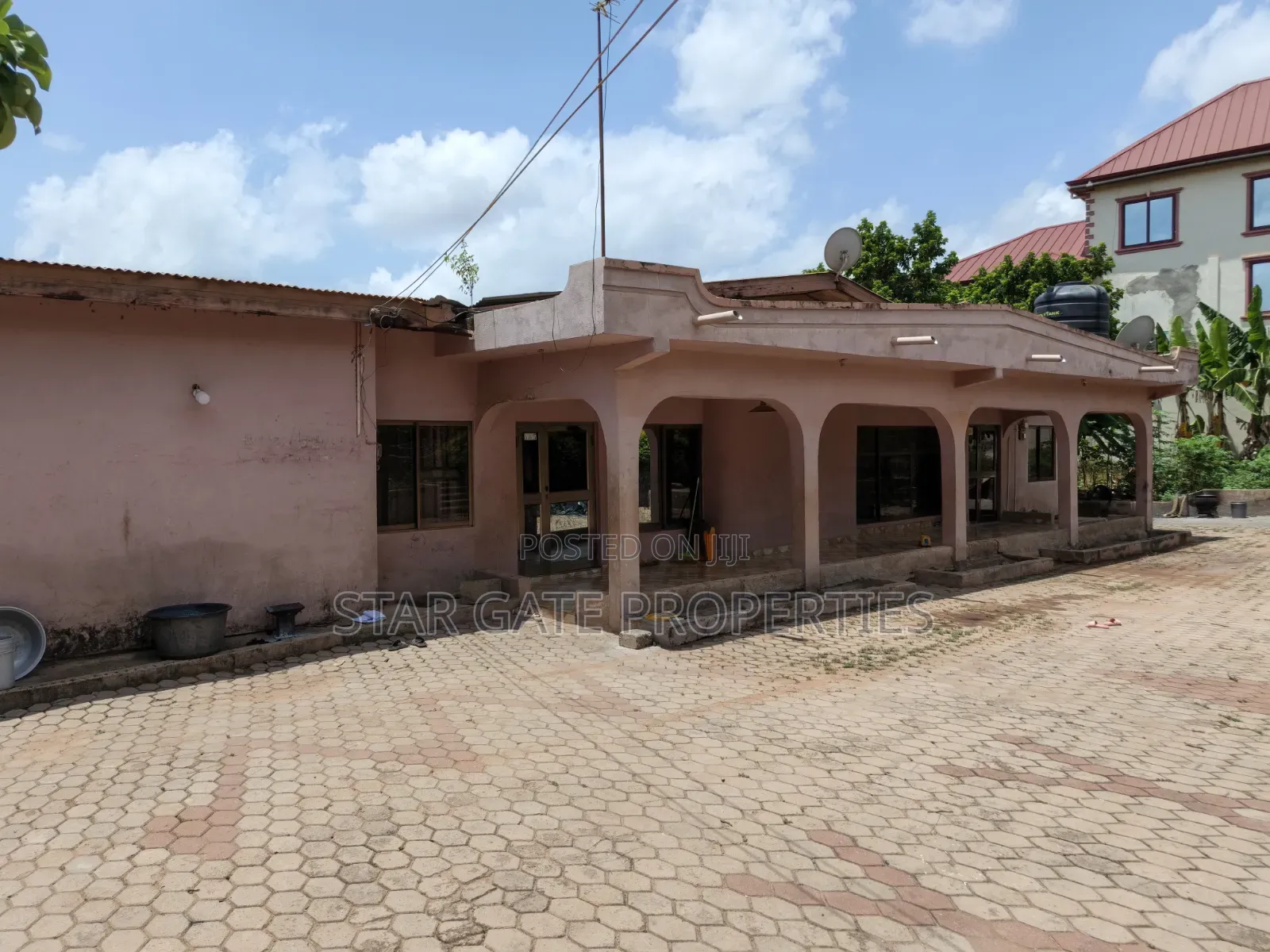 7bdrm House in Atonsu Esereso (, Kumasi Metropolitan for sale
