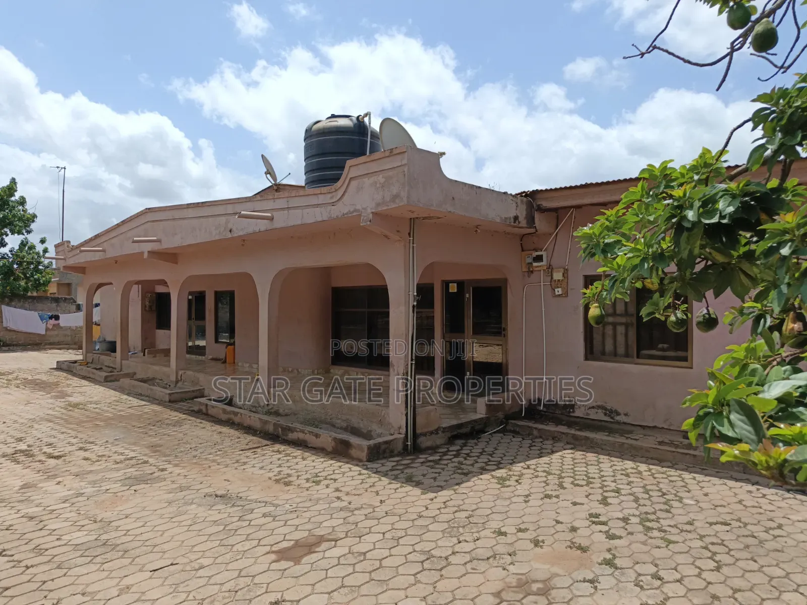 7bdrm House in Atonsu Esereso (, Kumasi Metropolitan for sale