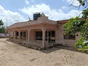 7bdrm House in Atonsu Esereso (, Kumasi Metropolitan for sale