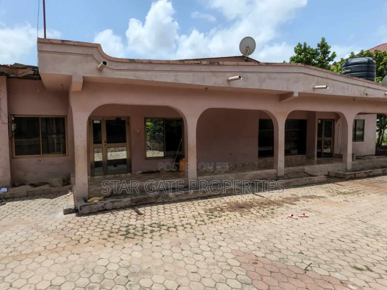 7bdrm House in Atonsu Esereso (, Kumasi Metropolitan for sale