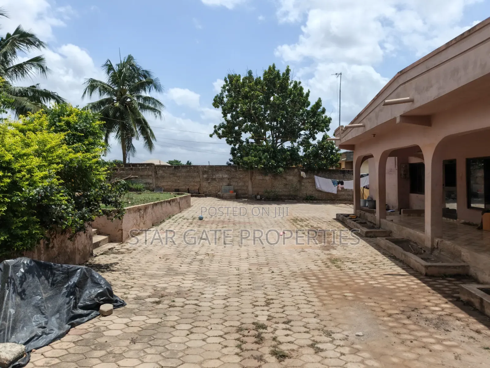 7bdrm House in Atonsu Esereso (, Kumasi Metropolitan for sale