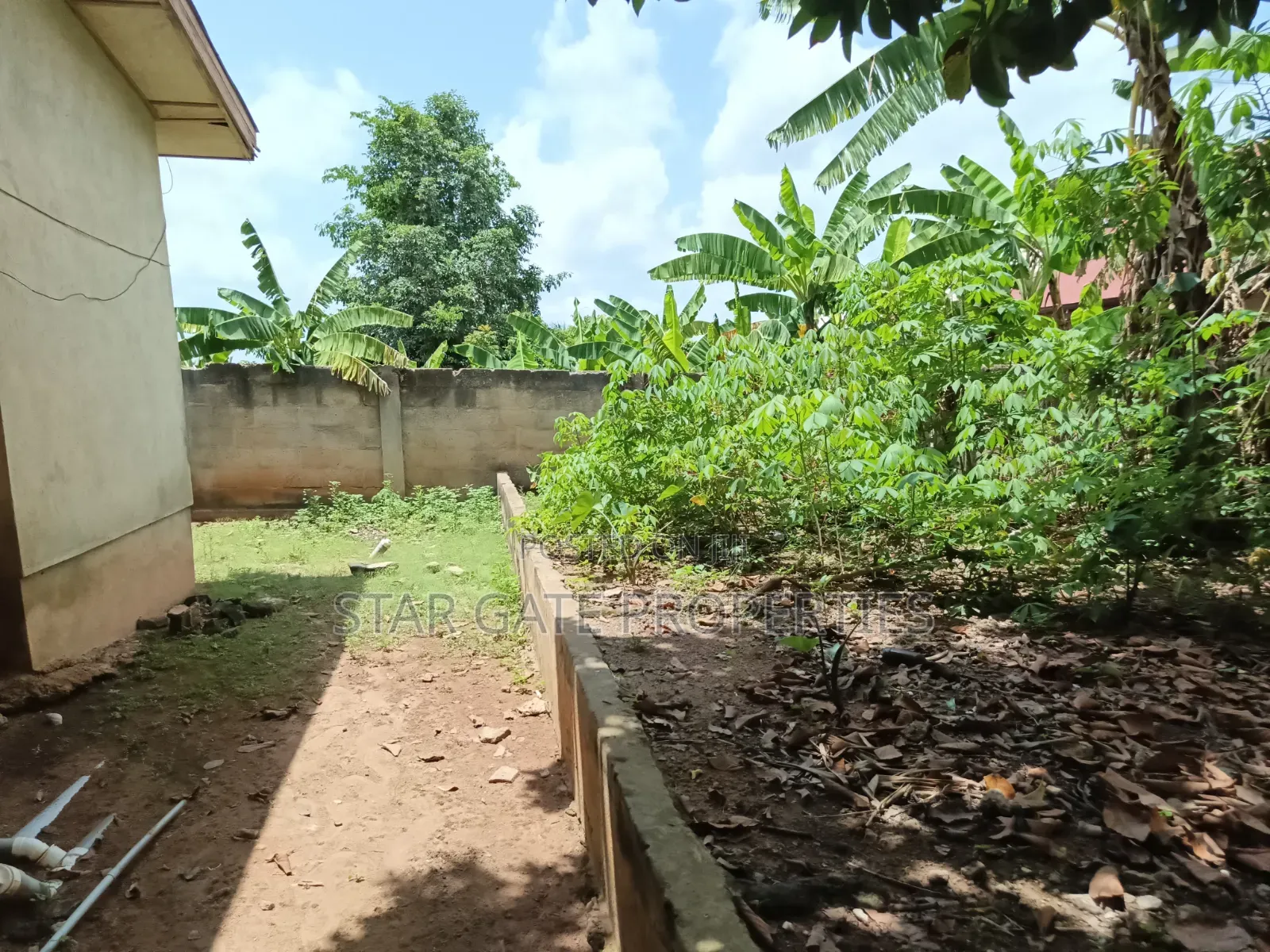 7bdrm House in Atonsu Esereso (, Kumasi Metropolitan for sale