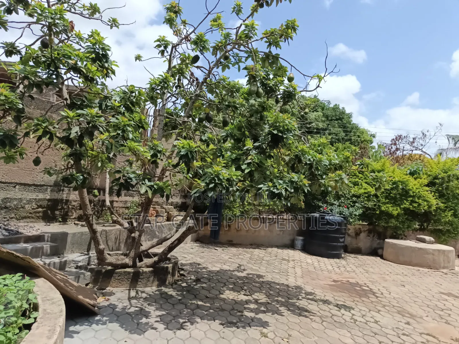 7bdrm House in Atonsu Esereso (, Kumasi Metropolitan for sale