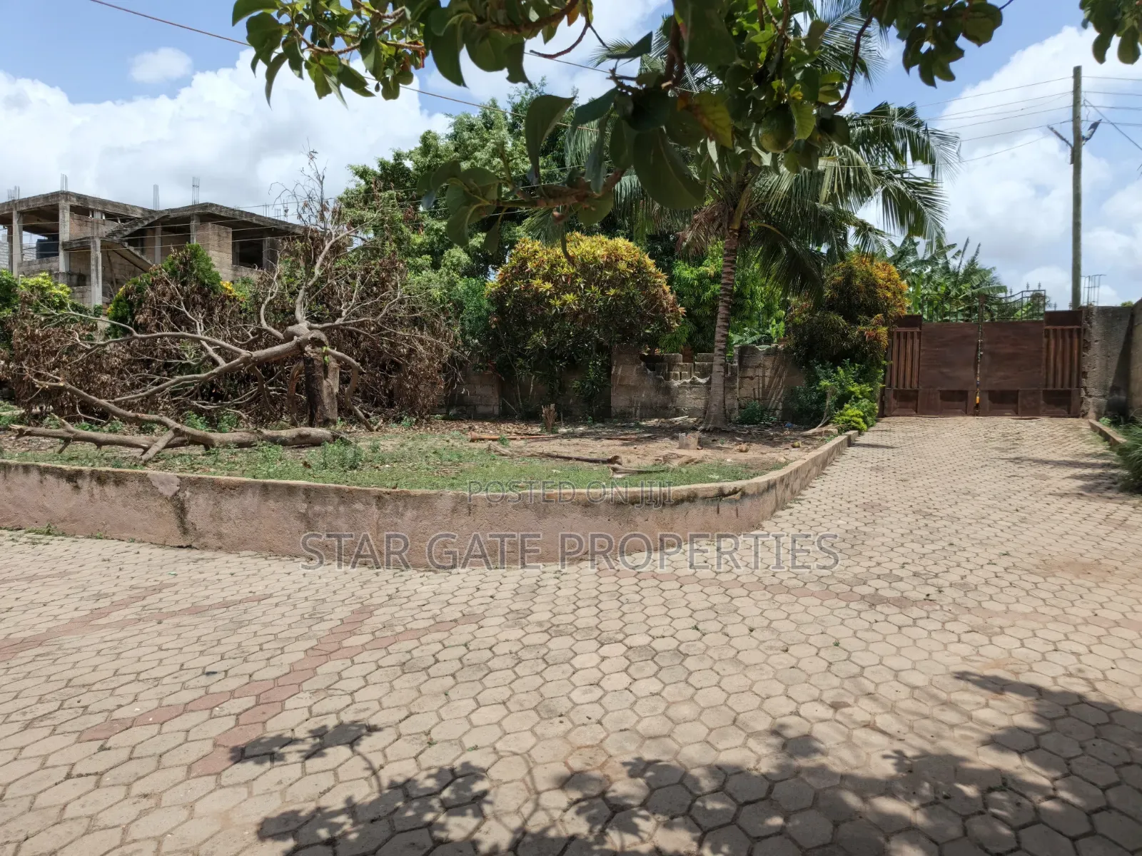 7bdrm House in Atonsu Esereso (, Kumasi Metropolitan for sale