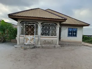 5bdrm House in Kenyasi Adwumam., Kumasi Metropolitan for sale