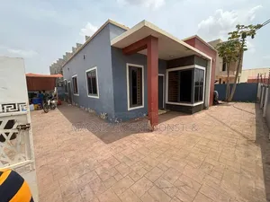 3bdrm House in Lakeside Estates for sale