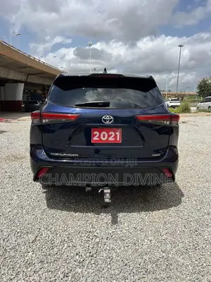 Toyota Highlander 2021 Blue