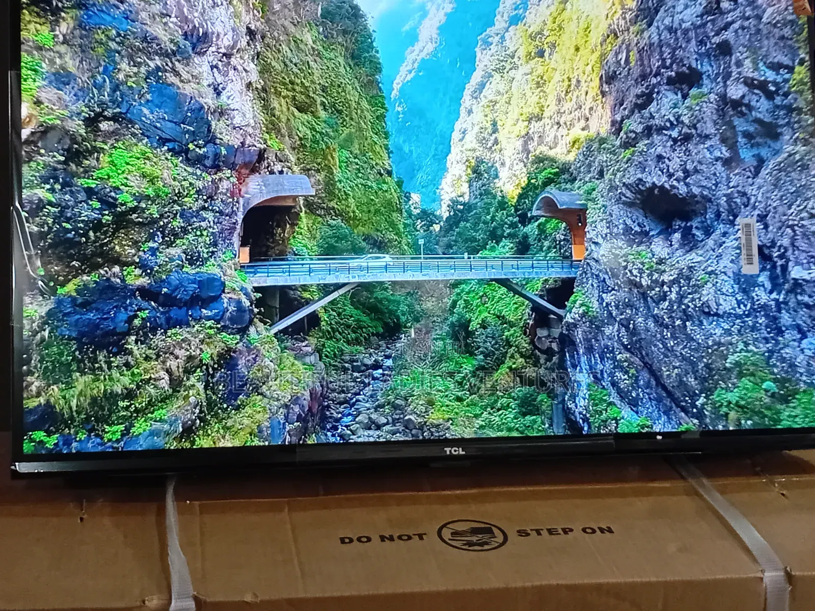 TCL 32-Inch Flat Screen Tv for Modern Homes