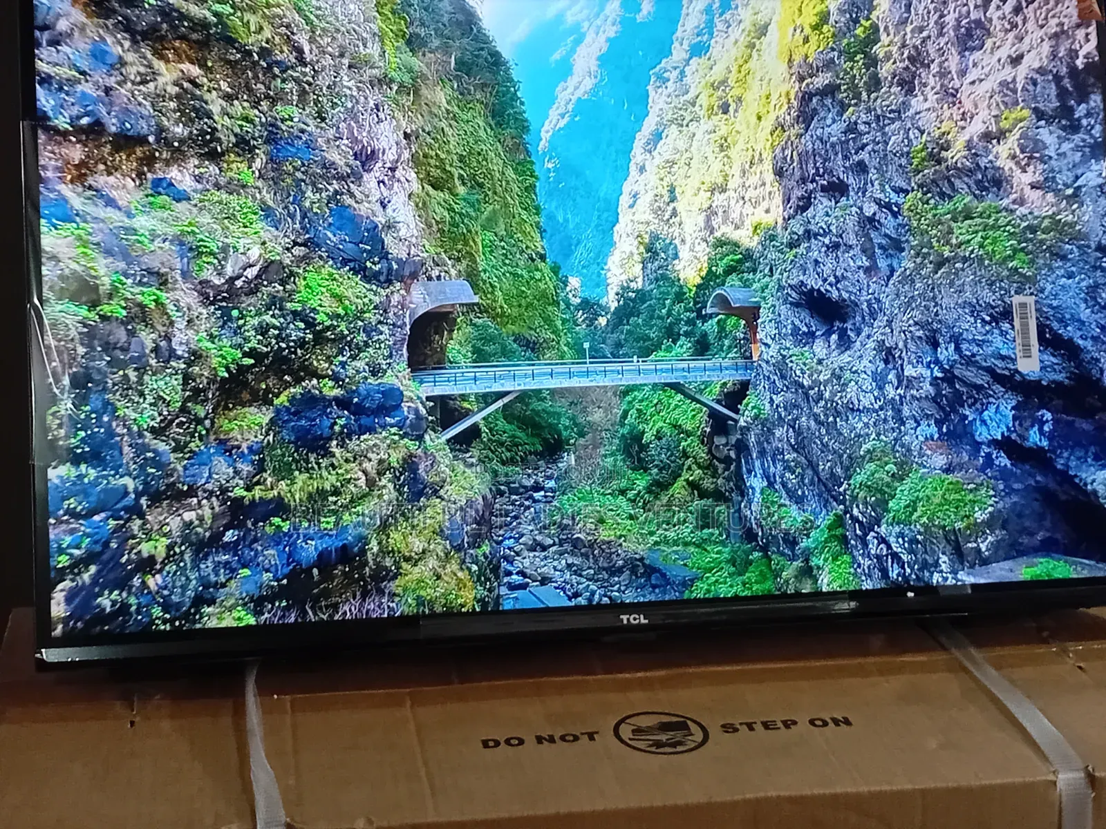 TCL 32-Inch Flat Screen Tv for Modern Homes