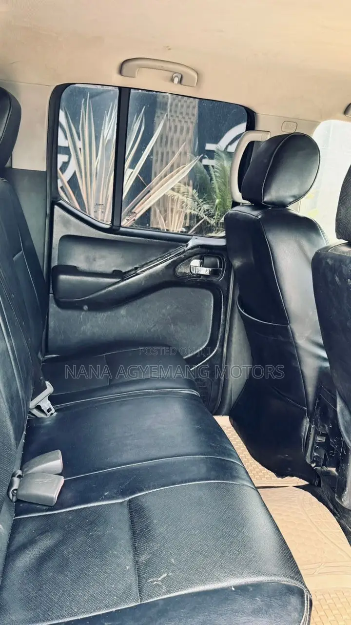 Nissan Navara 2.5 dCi Automatic 2010 Black