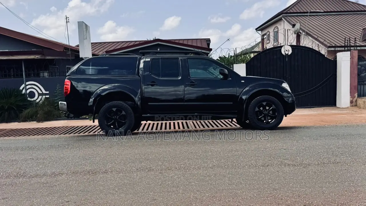 Nissan Navara 2.5 dCi Automatic 2010 Black