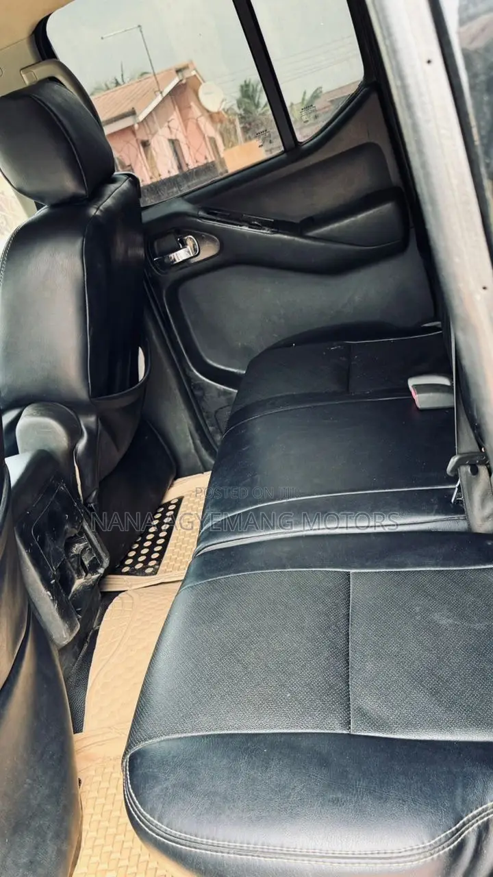 Nissan Navara 2.5 dCi Automatic 2010 Black